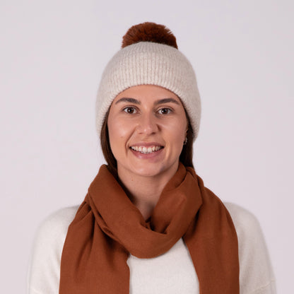 Beige cashmere hat with pompom