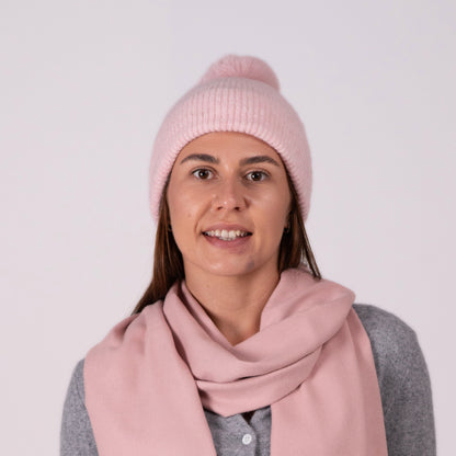 Cashmere hat in powder pink with pompom