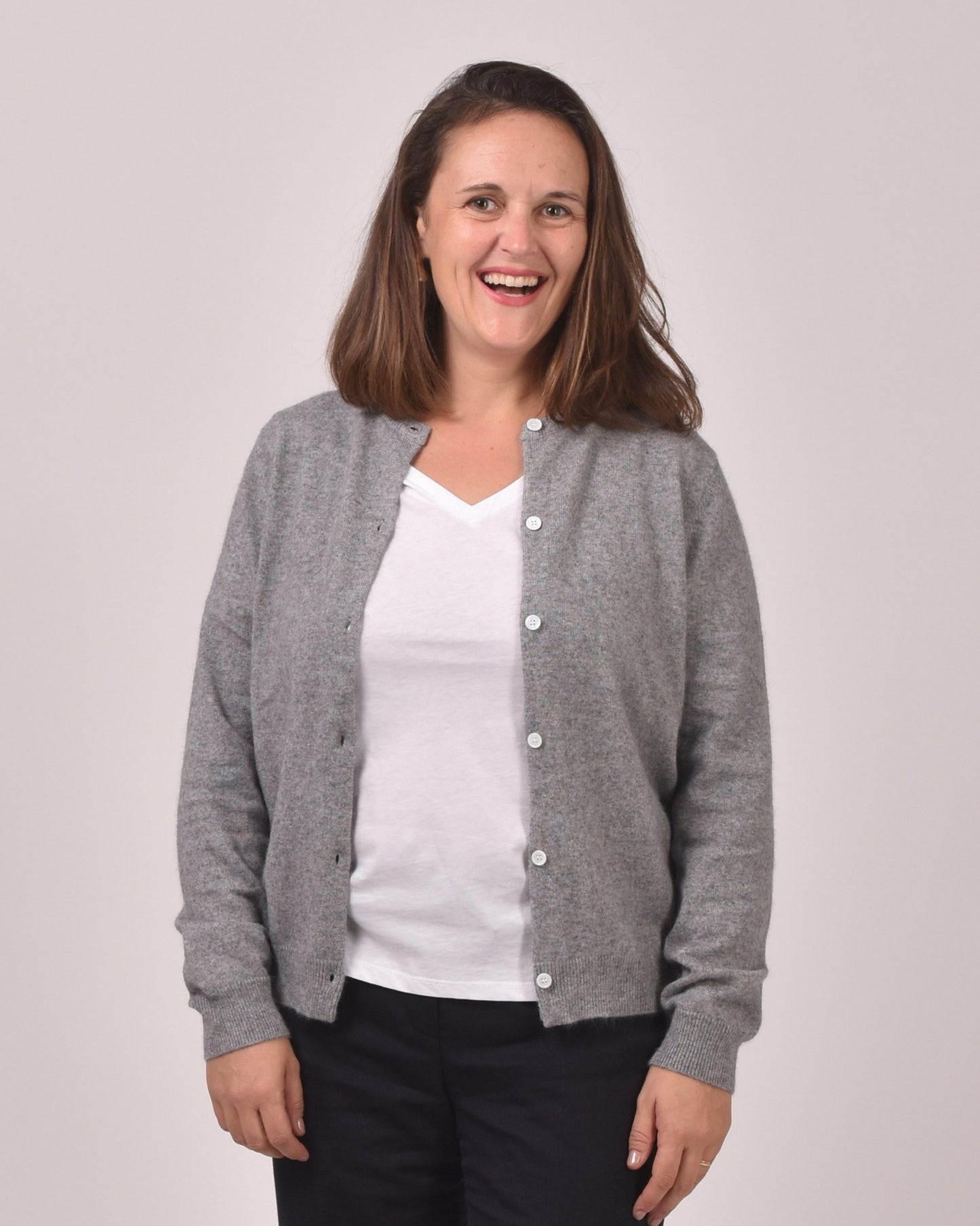 Grau meliert - Aurelie ist 1,65 m groß und trägt Größe L