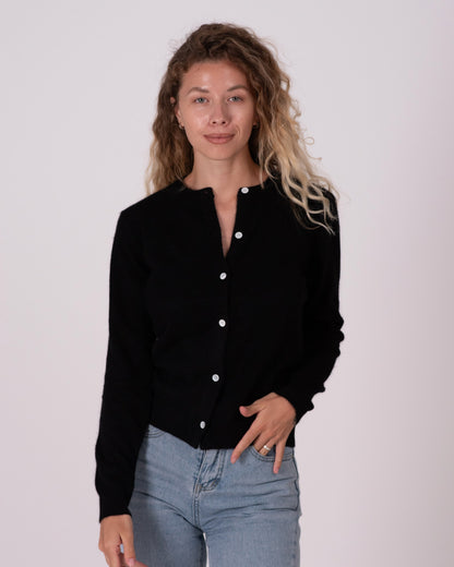 Schwarz - Anastasia ist 1,68 m groß und trägt Größe S