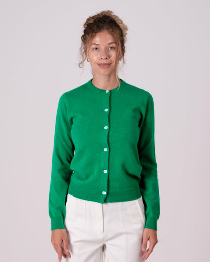 Grün - Anastasia ist 1,68 m groß und trägt Größe S