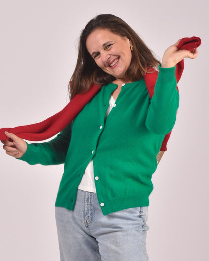 Grün - Aurelie ist 1,65 m groß und trägt Größe L