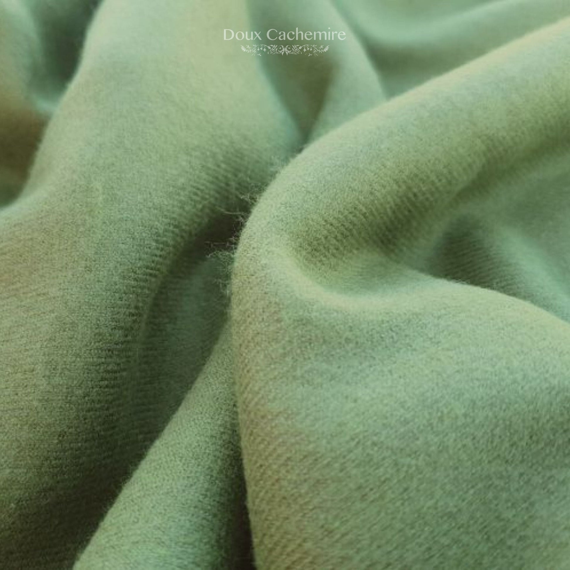 olivfarbener Kaschmir