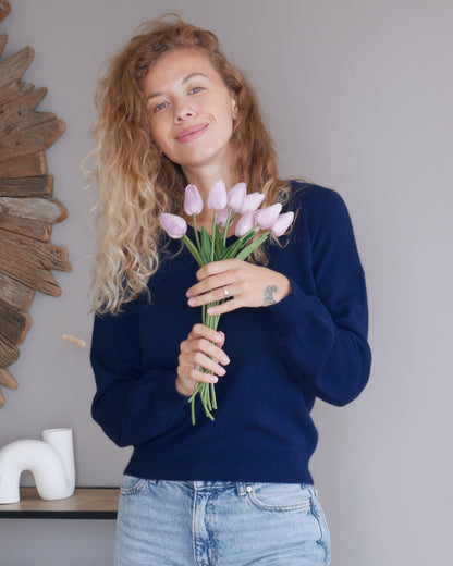 Marineblau - Anastasia ist 1,68 m groß und trägt Größe S