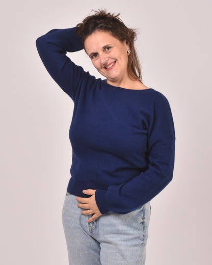 Marineblau - Aurelie ist 1,65 m groß und trägt Größe L