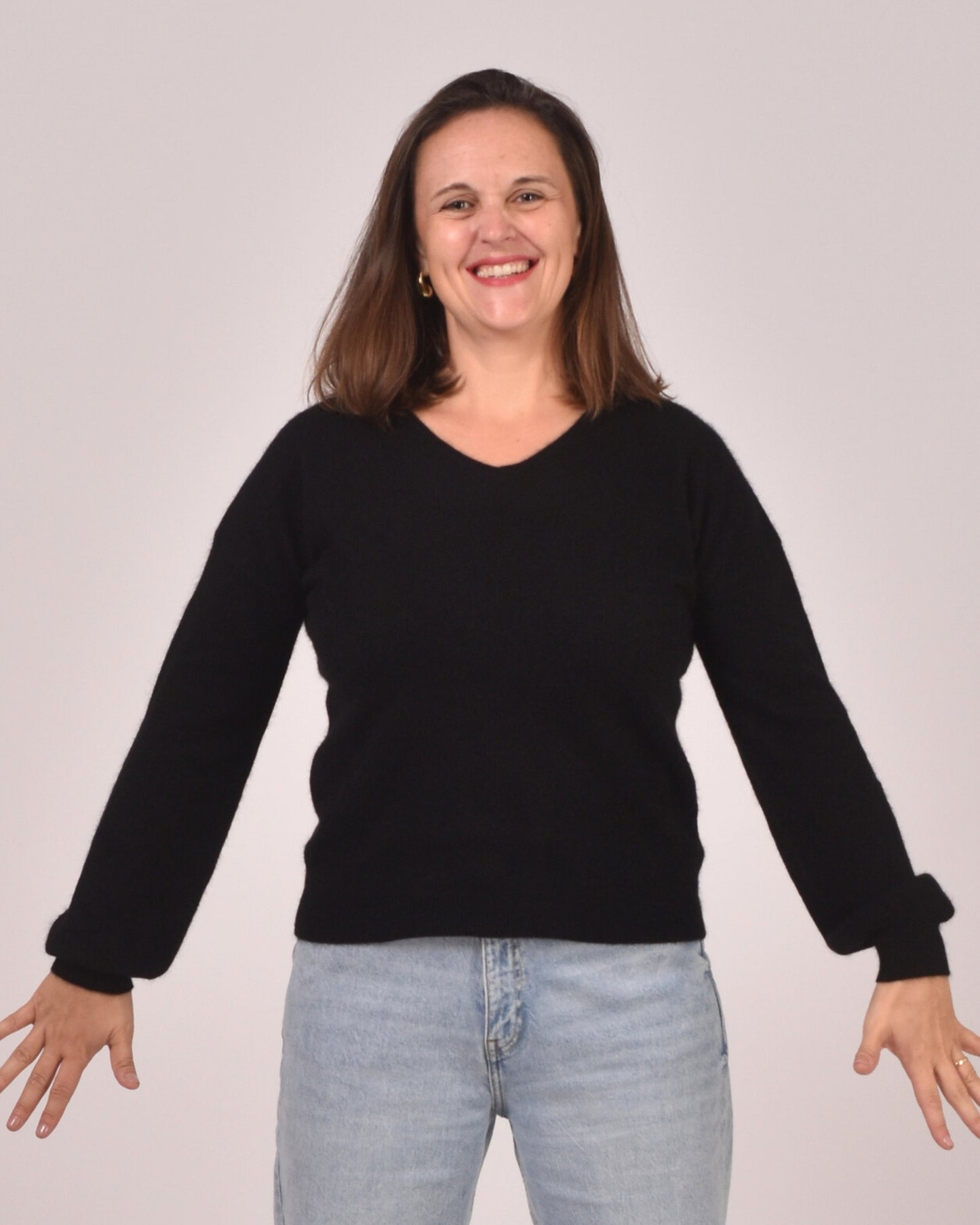 Schwarz - Aurelie ist 1,65 m groß und trägt Größe L