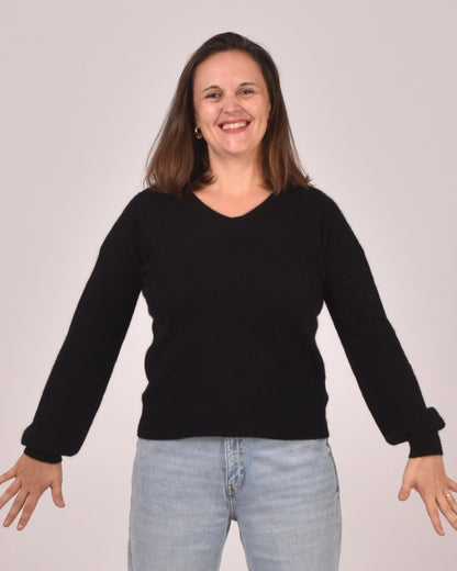 Schwarz - Aurelie ist 1,65 m groß und trägt Größe L