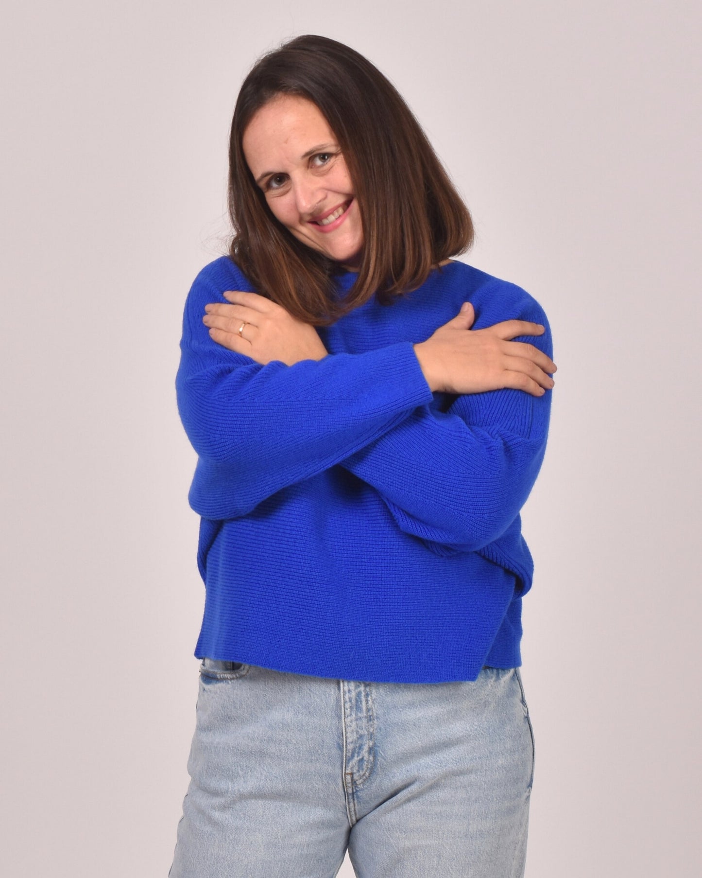 Königsblau - Aurelie ist 1,65 m groß und trägt Größe M