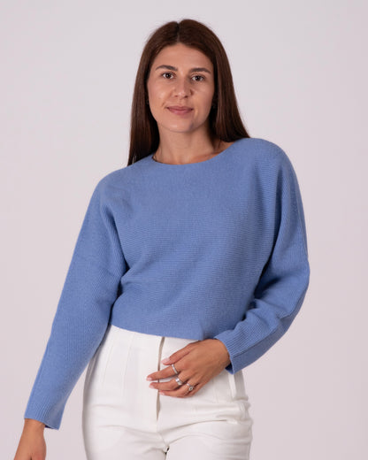 Aquarellblau - Masha ist 1,74 m groß und trägt Größe S