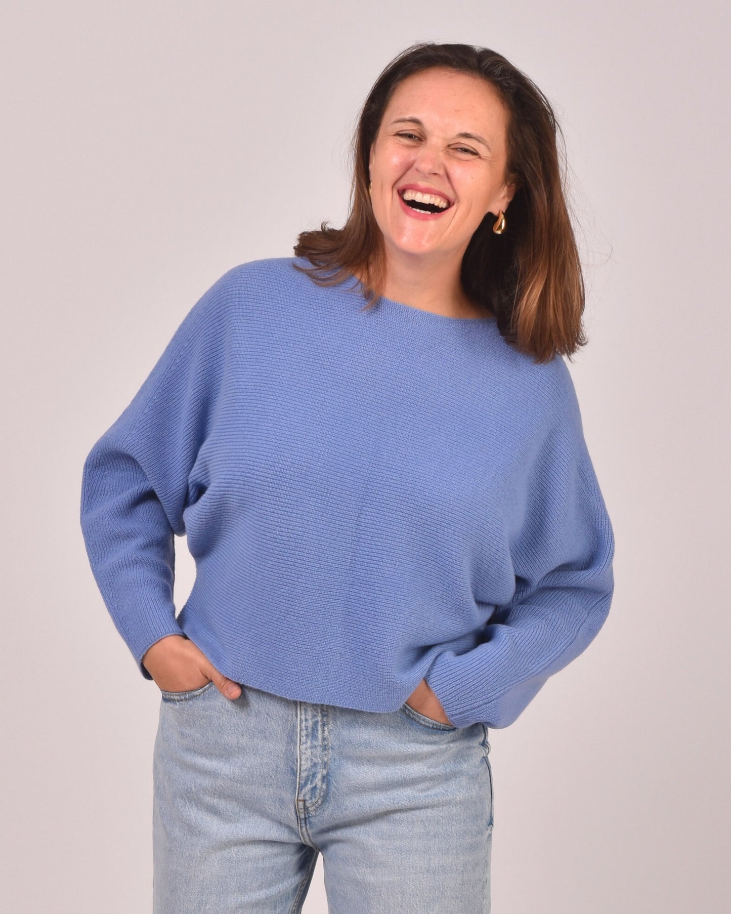 Aquarellblau - Aurelie ist 1,65 m groß und trägt Größe M