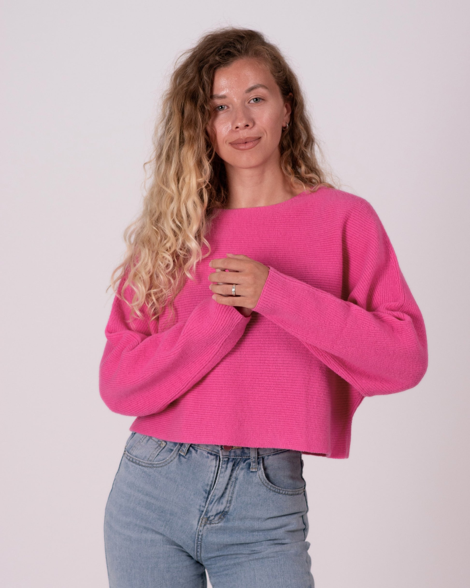 Fuchsia - Anastasia ist 1,68 m groß und trägt Größe S