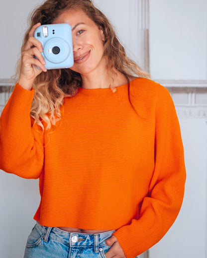 Orange - Anastasia ist 1,68 m groß und trägt Größe S