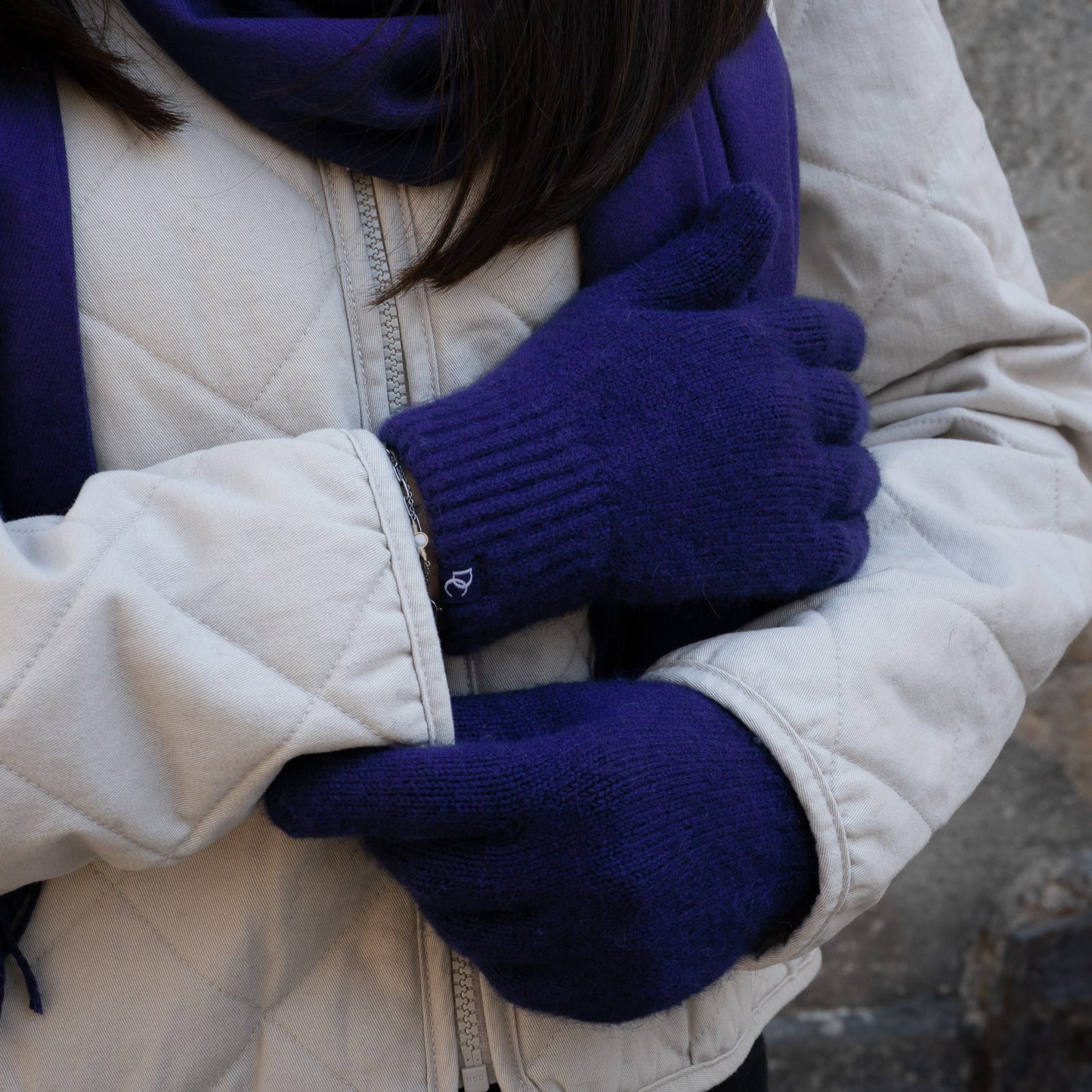 Navy blue cashmere gloves
