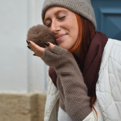 Taupefarbene Kaschmirhandschuhe