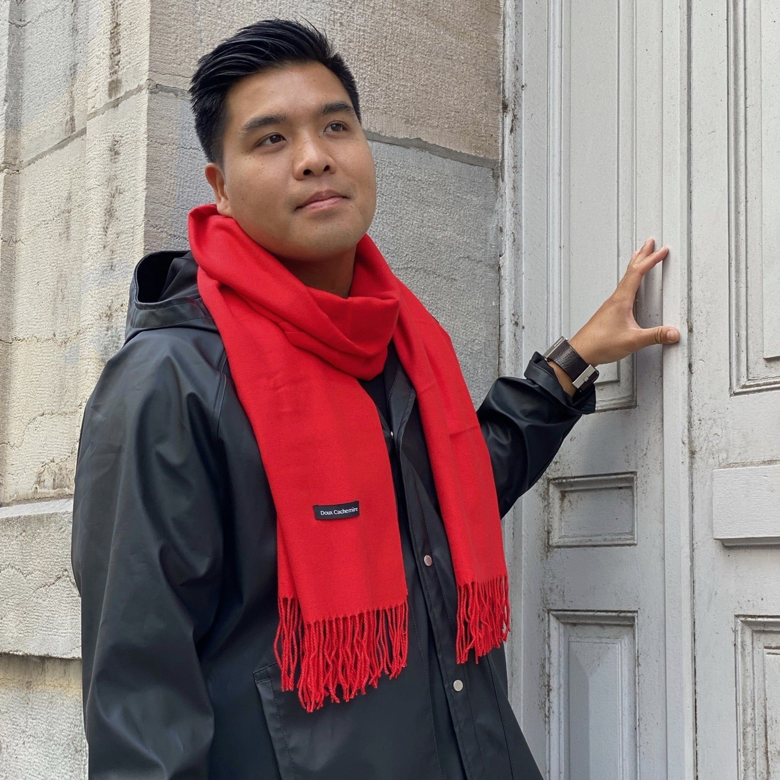 roter Kaschmirschal mann